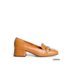 Mocasín camel hebilla con tacón