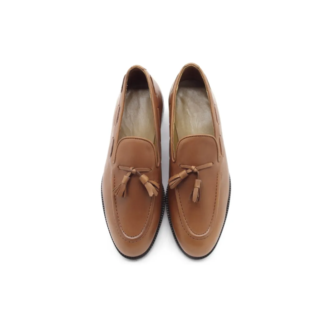 Mocasín con borlas camel de piel