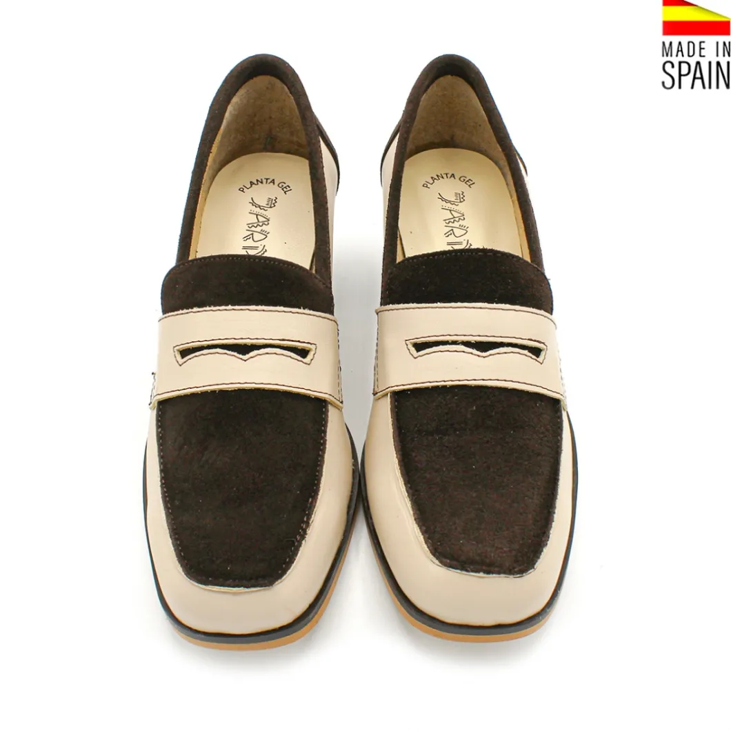 Mocasín con tacón bicolor marrón y beige de piel