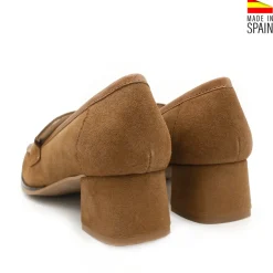 Mocasín con tacón marrón de piel y ante