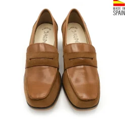 Mocasín con tacón marrón de piel y ante