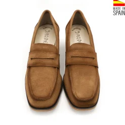 Mocasín de ante con tacón medio camel