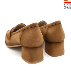Mocasín de ante con tacón medio camel