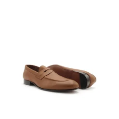 Mocasín de piel camel con antifaz