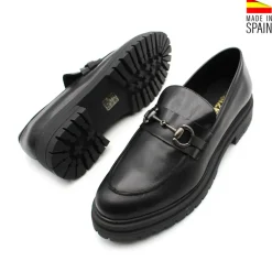 Mocasín de piel negro con plataforma