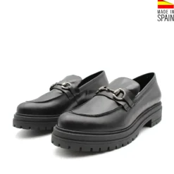 Mocasín de piel negro con plataforma