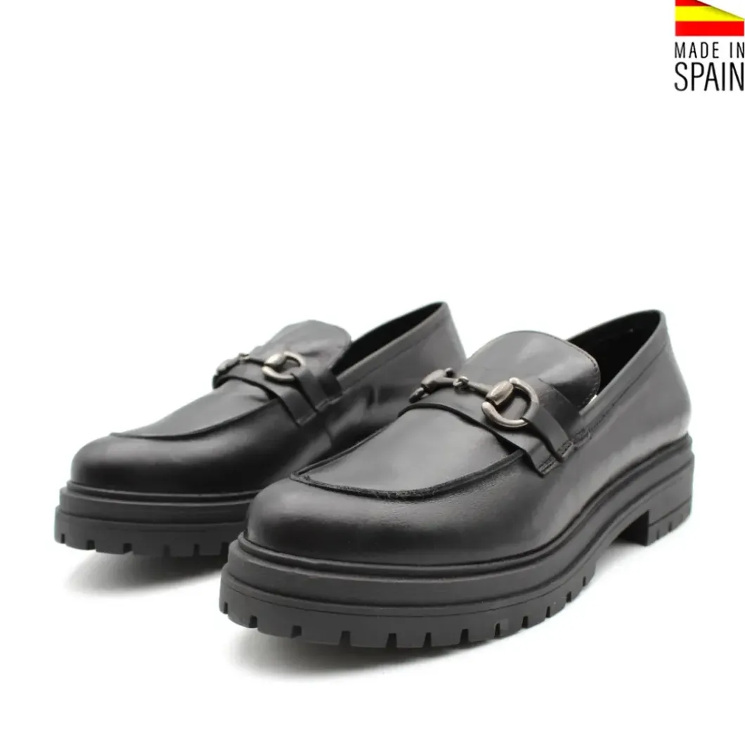 Mocasín de piel negro con plataforma