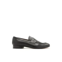 Mocasín de piel negro con antifaz