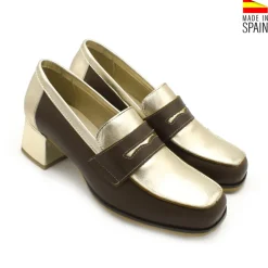 Mocasín dorado y marrón de piel con tacón