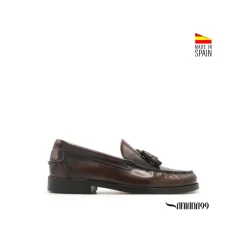Mocasín marrón tipo castellano con borlas
