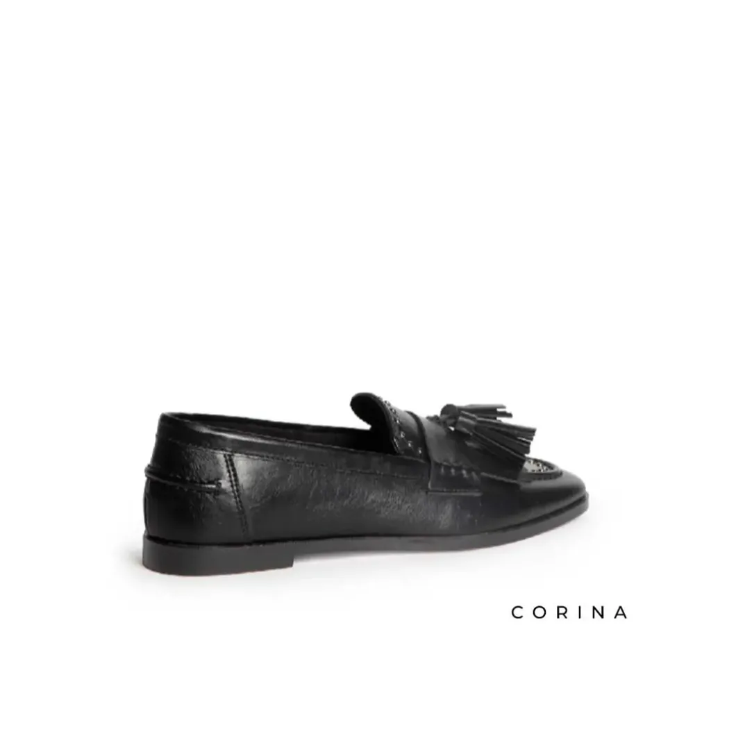 Mocasín negro con borlas M5680