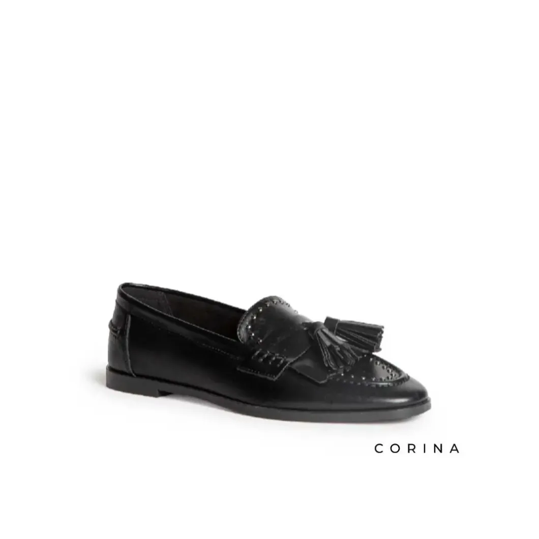 Mocasín negro con borlas M5680