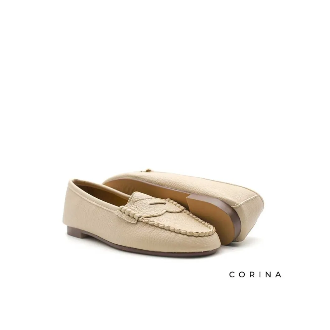 Mocasín plano beige con antifaz