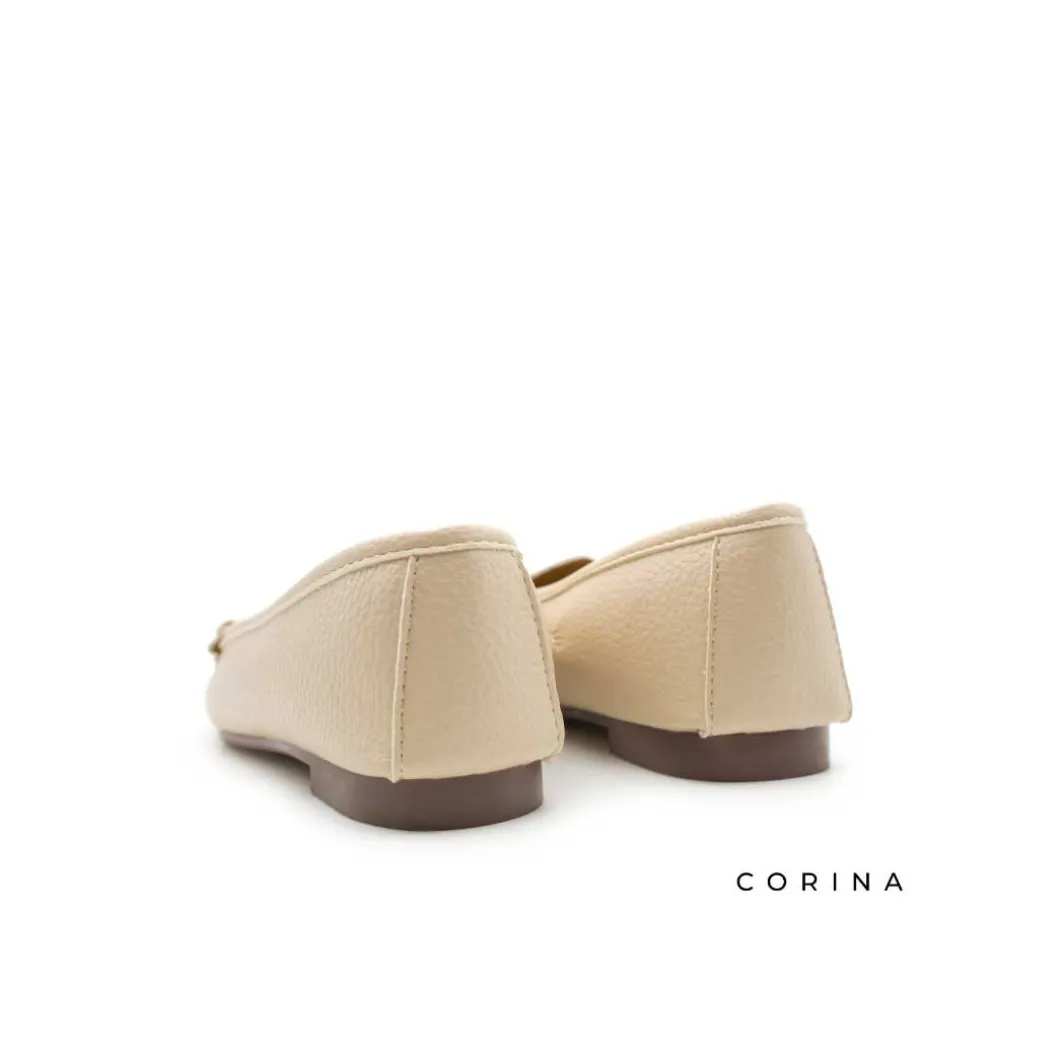 Mocasín plano beige con antifaz