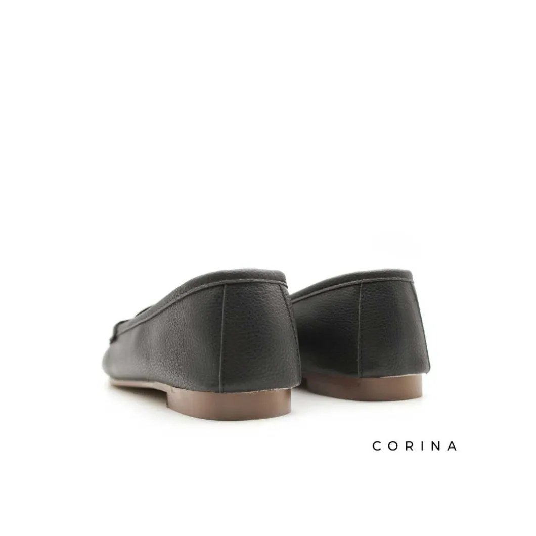 Mocasín plano negro con antifaz