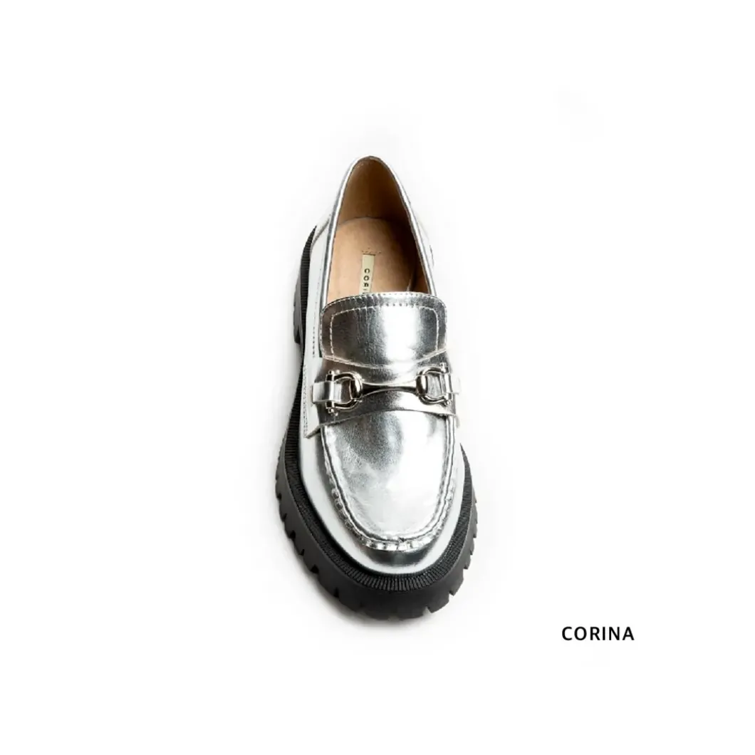 Mocasín plateado con plataforma y hebilla