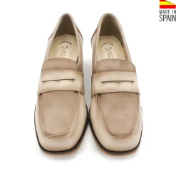 Mocasín tacón beige de ante y piel