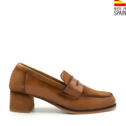 Mocasín tacón medio cuero de ante y piel
