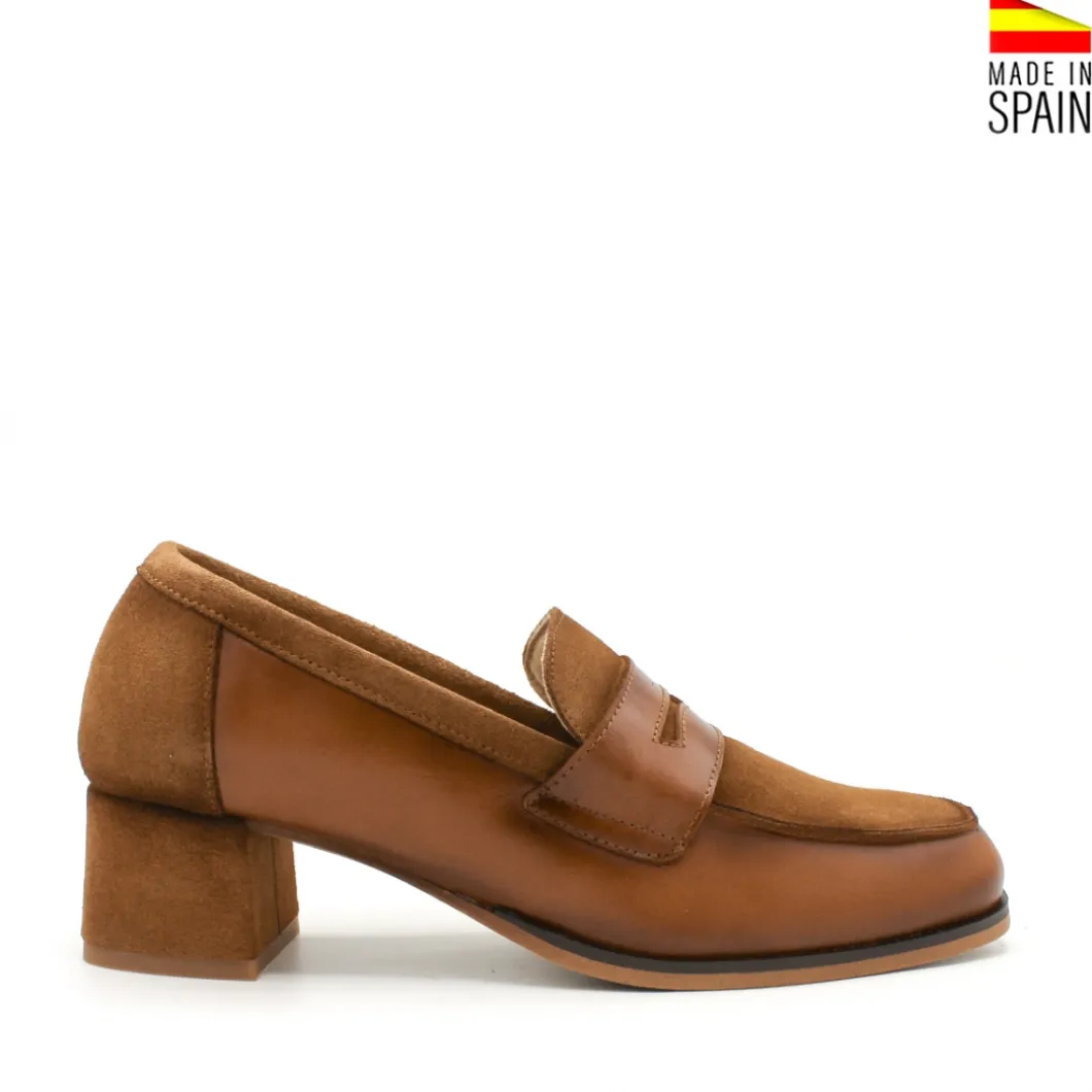 Mocasín tacón medio cuero de ante y piel