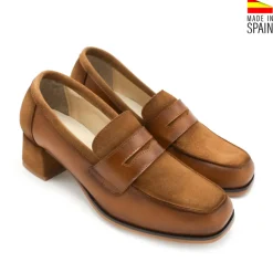Mocasín tacón medio cuero de ante y piel