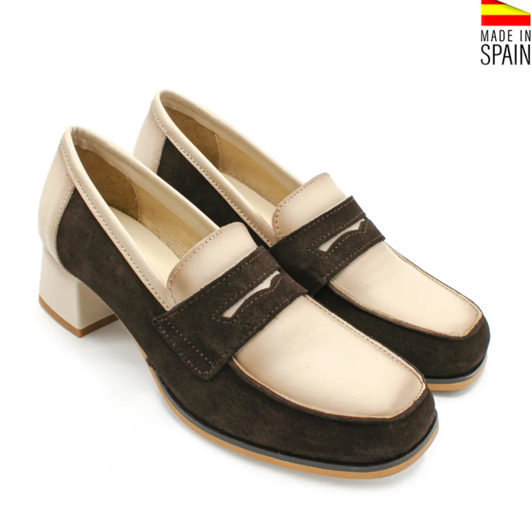 Mocasín tacón piel beige y marrón