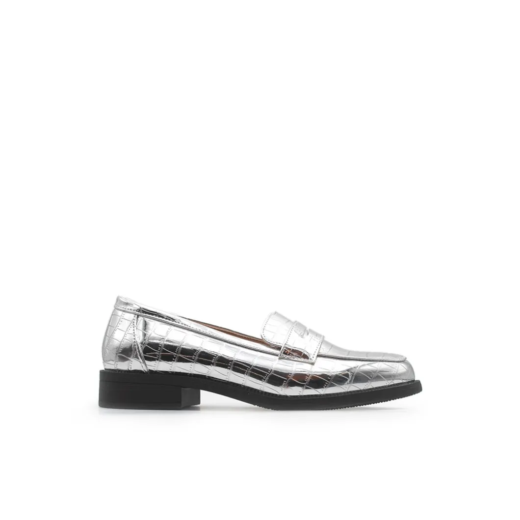 Mocasín talla grande plata