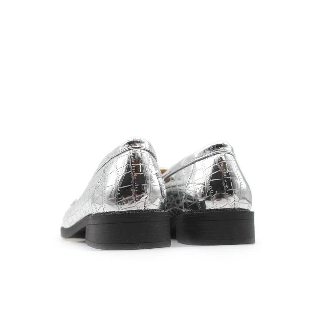 Mocasín talla grande plata