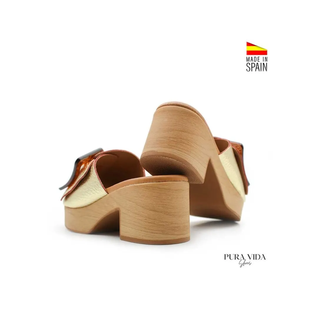 Mule dorado piel con hebilla carey