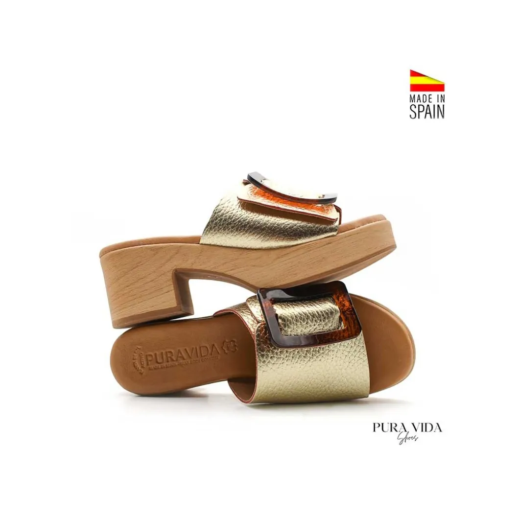 Mule dorado piel con hebilla carey