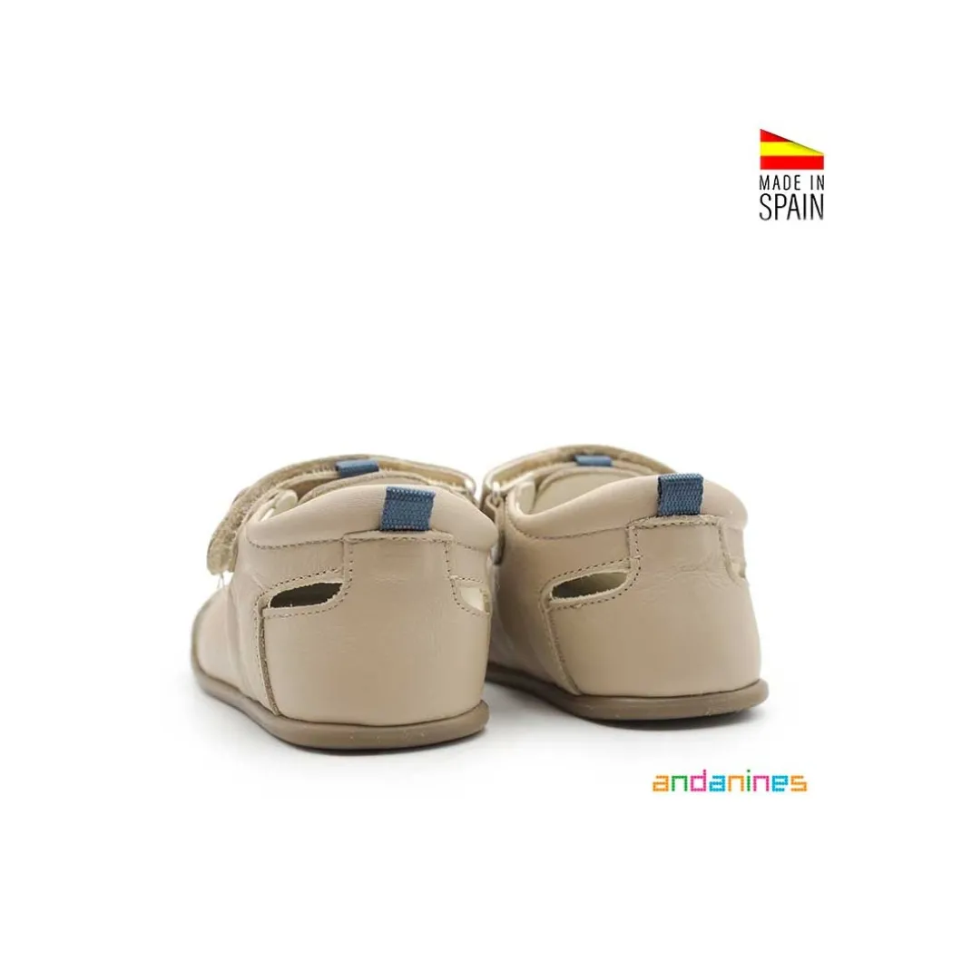 Sandalia baby cerrada taupe jeans