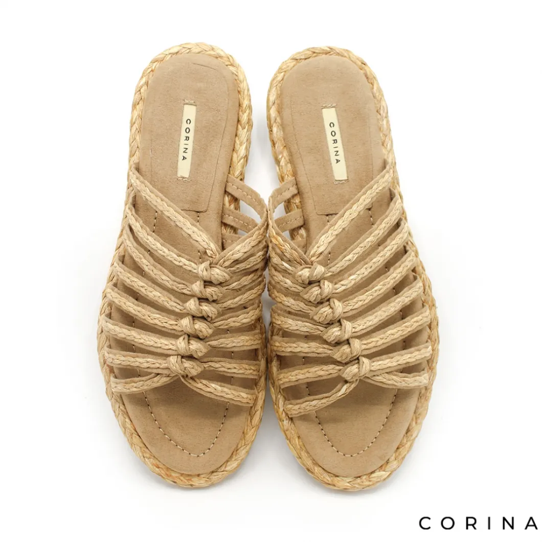 Sandalia beige con tiras de rafia
