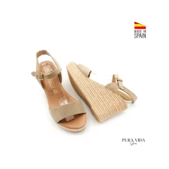 Sandalia beige cuña de piel serraje