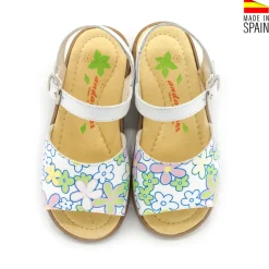 Sandalia blanca con flores de colores