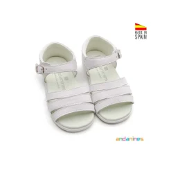 Sandalia blanca con talón cerrado