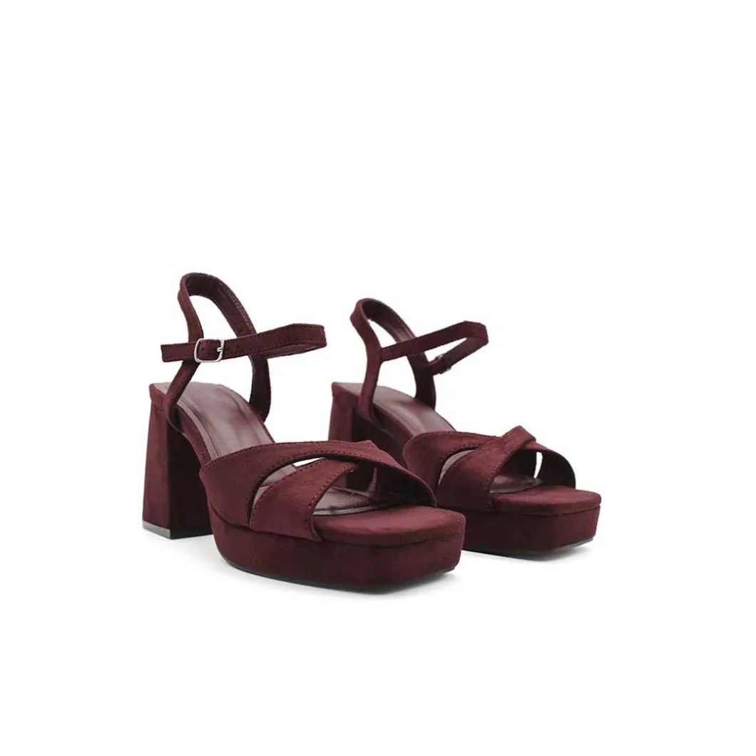 Sandalia burdeos con tacón ancho y plataforma