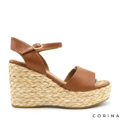Sandalia camel con cuña alta de rafia