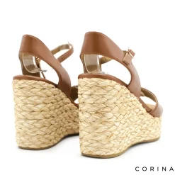 Sandalia camel con cuña alta de rafia