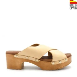 SANDALIA CRUZADA MADERA TACHAS BEIGE