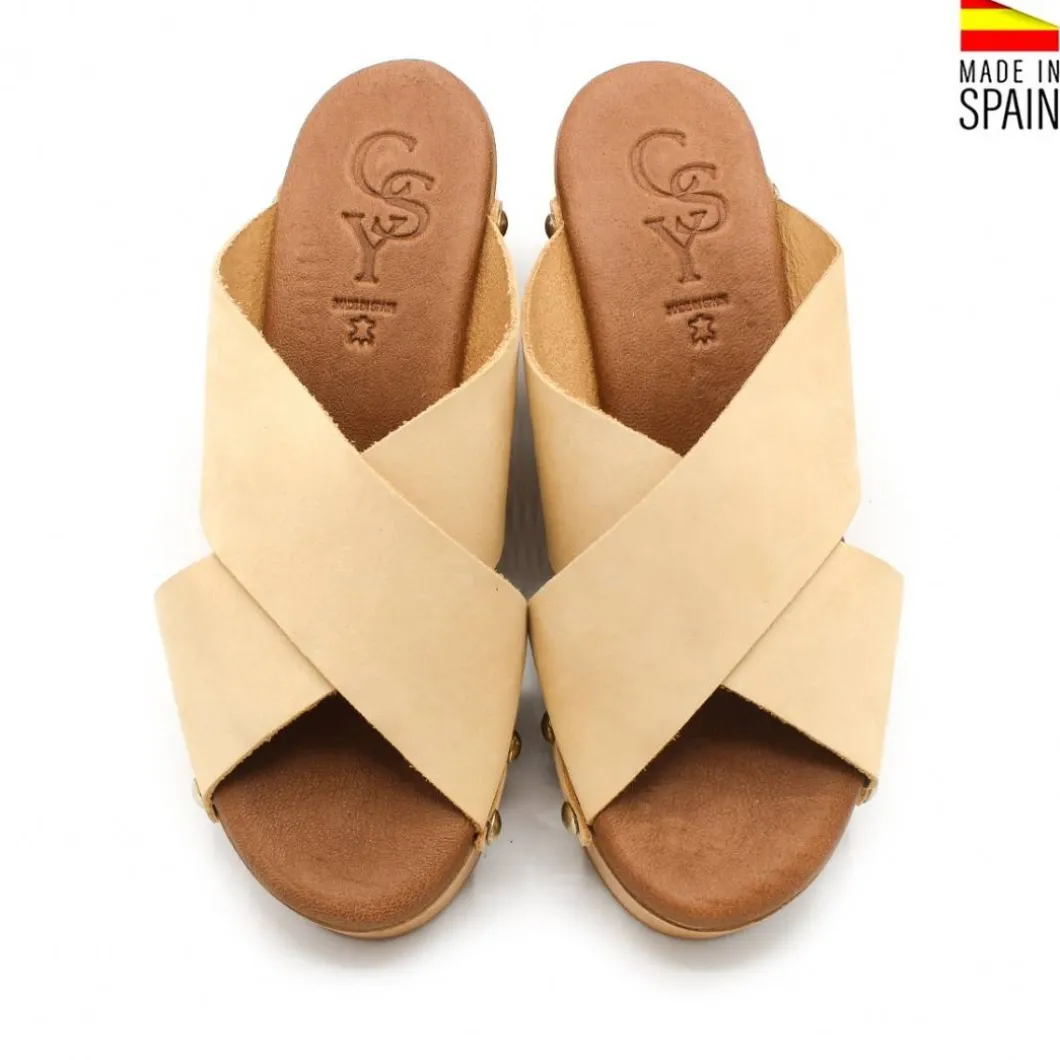 SANDALIA CRUZADA MADERA TACHAS BEIGE