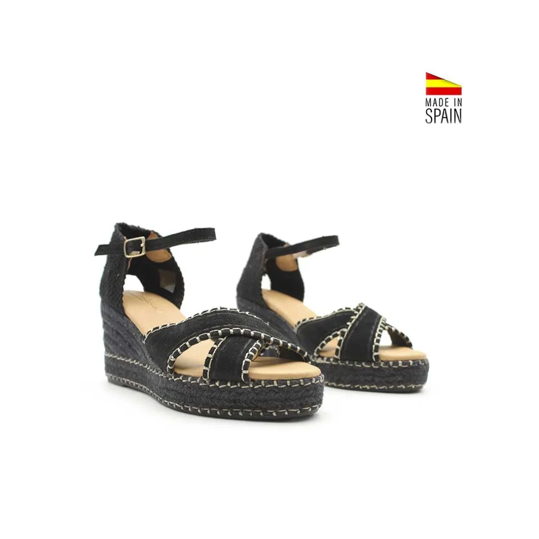 Sandalia cuña negra pespuntes