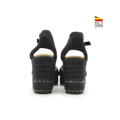 Sandalia cuña negra pespuntes