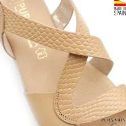 Sandalia de cuña beige madeira