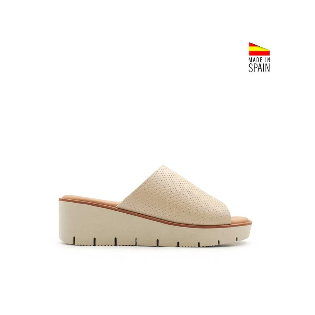 Sandalia de cuña destalonada beige