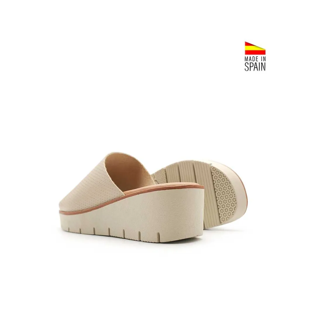Sandalia de cuña destalonada beige
