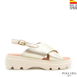 Sandalia de plataforma dorada con tiras cruzadas