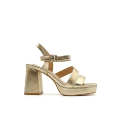 Sandalia metallic glow dorada con plataforma
