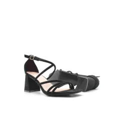 Sandalia negra tacón ancho​