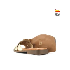 Sandalia plana piel dorada