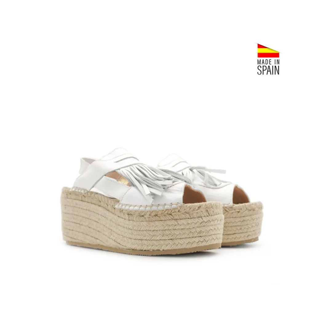 Sandalia plataforma blanca con flecos