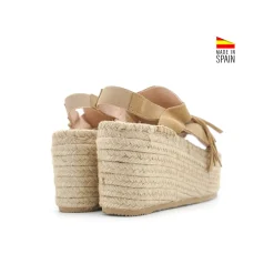 Sandalia plataforma camel con flecos